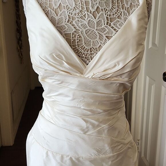 Beautiful Hand Made Wedding Gown - Picture 4 of 16